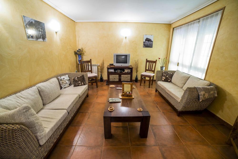 Pugide Hotel