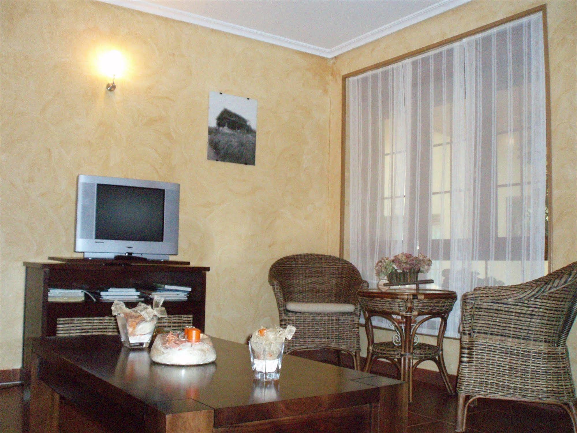 Pugide Hotel 2*